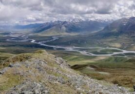 On-the-summit-above-Nigikpalvguruvrak-Creek-on-the-Noatak-River-1024x663